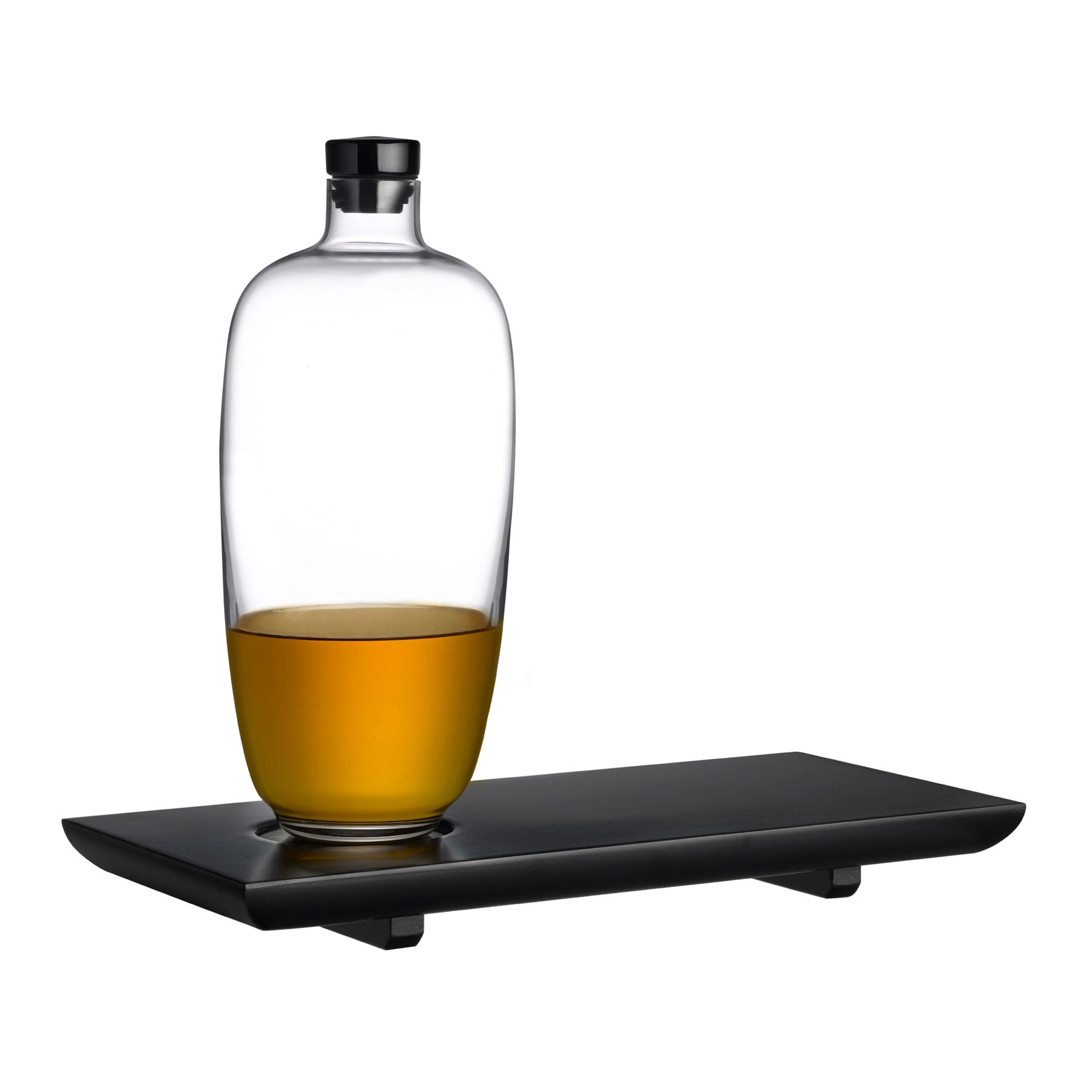 Nude Glas Whisky bottle Tall with wooden tray presented with whisky